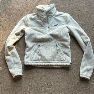 Hollister XS fleece pullover ivory